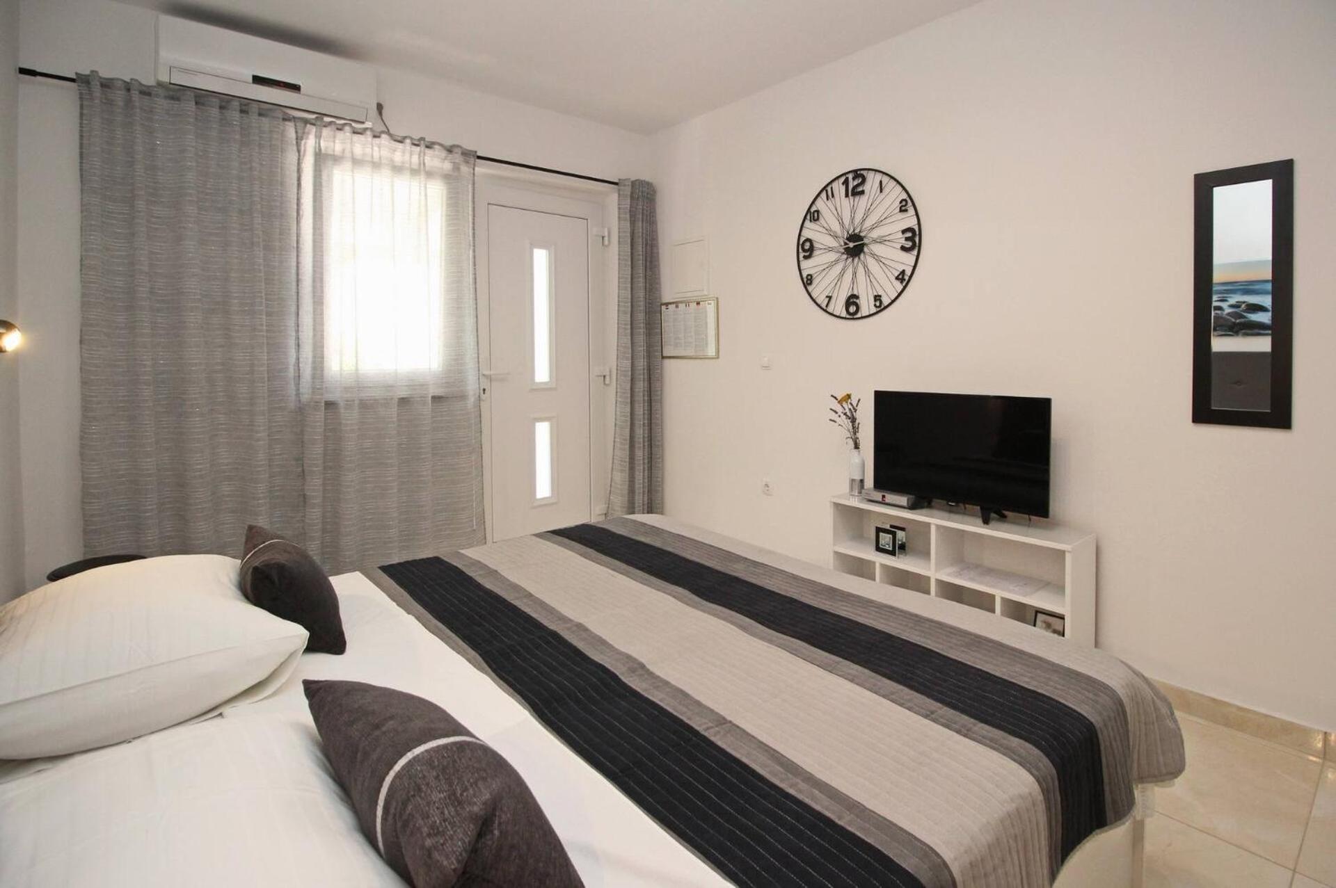 Apartments Karamarko Башка Екстер'єр фото